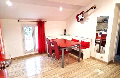 Razac-sur-l'Isle Apartment | 11 - Très joli 2 pièces climatisé tout équipé pour 1 à 5 personnes, vue sur parc arboré, parking privatif gratuit, grand fourgon possible, tout le linge de maison est fourni