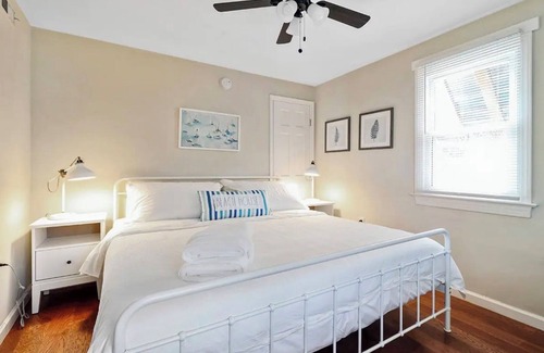 Norfolk Apartment | 110 Year Old Beach House - Hot Tub/Sauna/Grills!