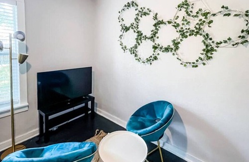 Eastside Promise Neighborhood House | 1108B · Cozy 1 BR Dignowity Hill - 2 Min to Downtown