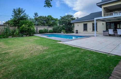 Greater Johannesburg Metropolitan Area Villa | 112 on Cullross Abode