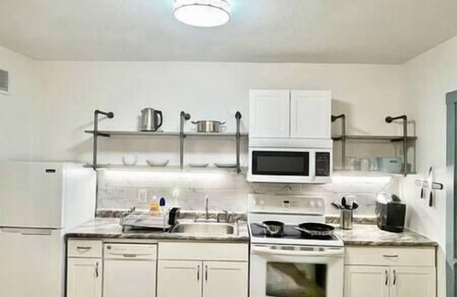 Dubuque Apartment | 1127/Downtown Dubuque, first floor, free parking