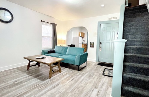 Downtown Dubuque Apartment | 1129 #2/Charming 1-bedroom apartment with WiFi, AC, Free parking