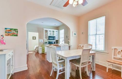 San Jacinto House | 117 YO home in Historic District-Hot Tub-Bikes