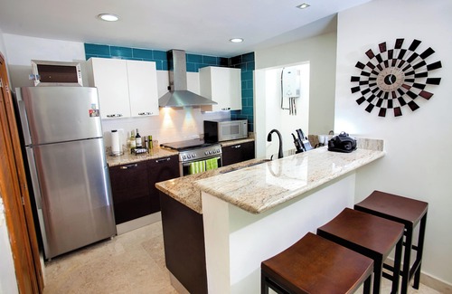 El Cortecito Condo | 11BR Spacious Multi-Unit Retreat with Rooftop Plunge Pool - Walk to Beach +Bonus