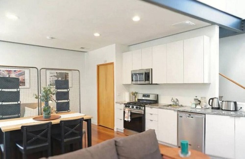 East Village Apartment | 11th Ave · Includes 2 Surfboards In the Heart of San Diego