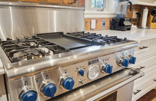 Halton Regional Municipality House | 12 Acre Private Sport Resort & Spa Tennis Pickleball Sauna HotTub Pool Golf FIFA