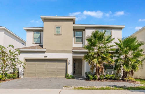 Bass Lakes Estates House | 12 BR Morden Home w Pool/BBQ/Sleeps 30