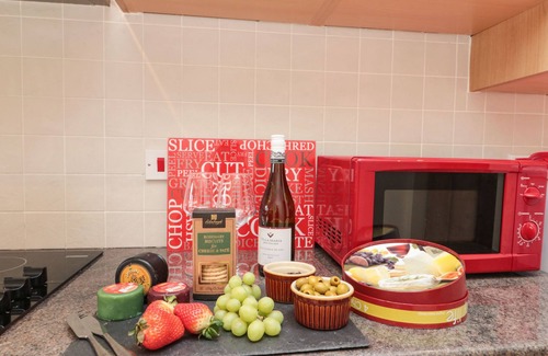 Pickering House | 12 CASTLEGATE, pet friendly, character holiday cottage in Pickering