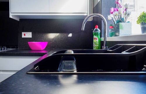 Stoke-on-Trent Apartment | 12 Cornwallis Lodge Family Room 1