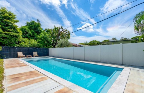 El Portal House | 12 Guest Oasis Pool Family & Group Friendly