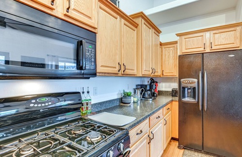 Flagstaff House | 12 Mi to Flagstaff: Pet-Friendly Home w/Sunroom!