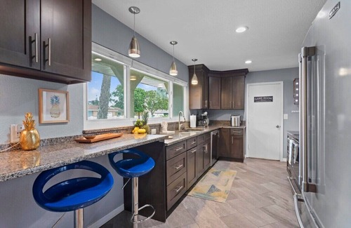 Palma Sola House | 12 min to Beach, Pickleball, Mini-Golf, Hot Tub