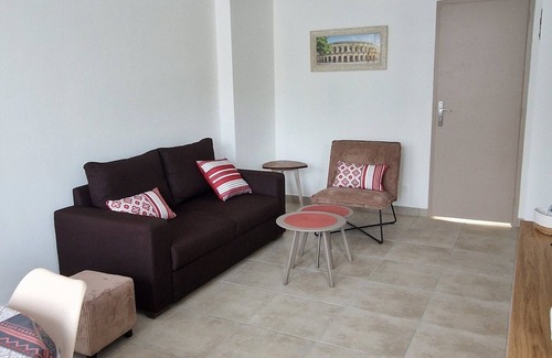 Faubourg Apartment | 12 minutes from SNCF train station Bright apartment