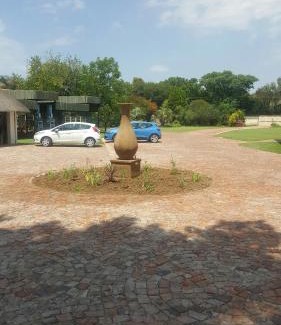 Vanderbijlpark House | 12 On Vaal Drive Guesthouse