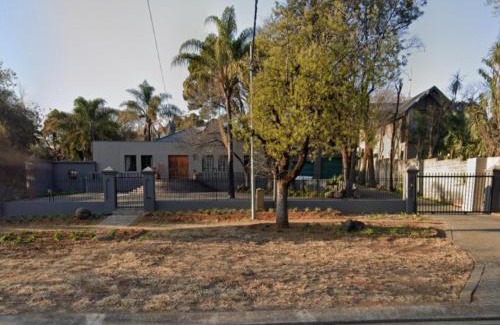 Waverley House | 12 On York Guesthouse