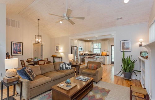 Breeze Hill House | 12 South luxury guest cottage offers comfort and a great location!