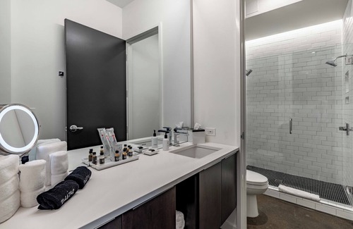 West End Hotel | 121 Hotel by AvantStay | Chic & Modern Superior Suite In Ideal Nashville!