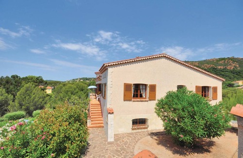 Saint-Raphael Apartment | 123 m² Apartment ∙ 3 bedrooms ∙ 6 guests