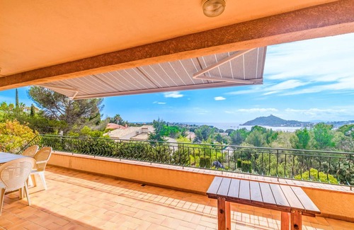Saint-Raphael Apartment | 123 m² Apartment ∙ 3 bedrooms ∙ 6 guests