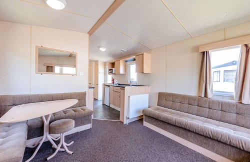 Bognor Regis House | 12ft-wide caravan with one double and two twin.
