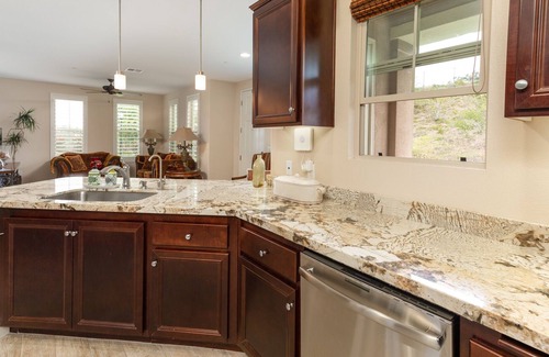 Bay Ho House | 13 minutes to the beach!