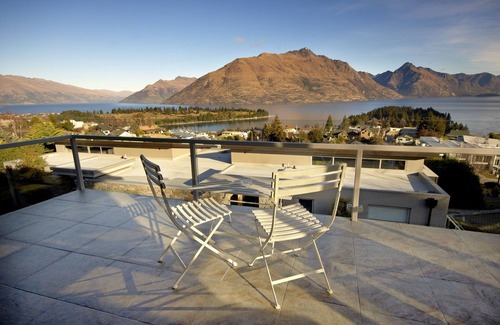 Queenstown City Centre House | 13 Poole Lane by Staysouth