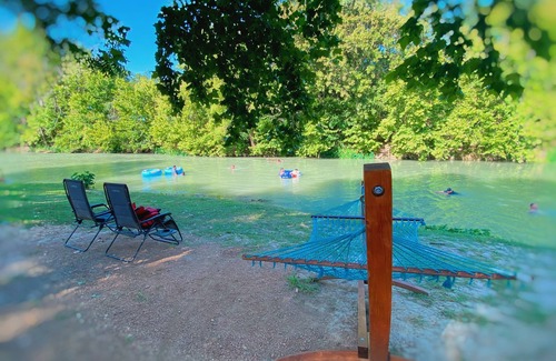 Prairie Lea House | #13 Son's Blue River Camp Glamping Cabin w/1 Queen, 1 Twin