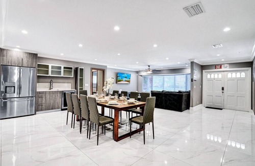 South Lake Villa | 1301 Rodman St Hollywood FL