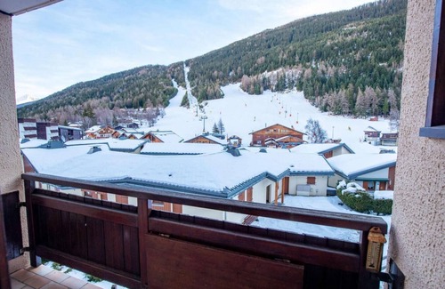 Villarodin-Bourget Apartment | 130m from ski slopes, 2nd floor, balcony, parking, tv, ski locker, 35m², La Norma