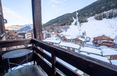 Villarodin-Bourget Apartment | 130m from ski slopes, 5th floor, balcony, parking, tv, ski locker, 27m², La Norma