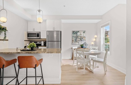 Connaught Apartment | 13th Ave - DT Calgary - 2BD 2BA - Sleeps 5