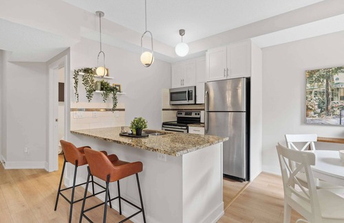 Connaught Apartment | 13th Ave - DT Calgary - 2BD 2BA - Sleeps 5