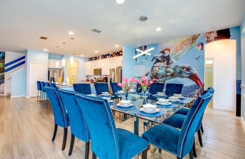 Loughman House | 14 Bed Themed Rooms Everywhere Spacious Pool Home Great Location