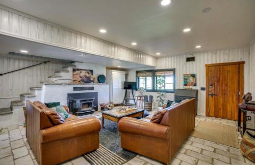 Spanish Valley House | 14 Mi to Main Street Moab Cabin with Hot Tub Access
