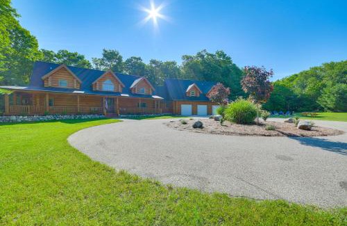 Petoskey House | 14 Mi to Slopes Lodge on 104 Acres in Boyne City