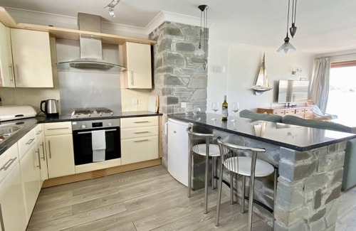 Treator Apartment | 14 The Old Boatyard -with parking and Incredible Estuary Views