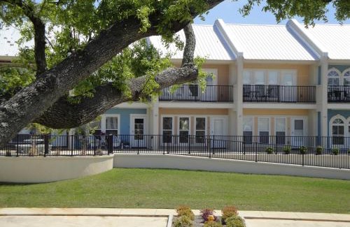 Long Beach House | 146 Beau Clair - Beachside Townhome with Pool in Long Beach