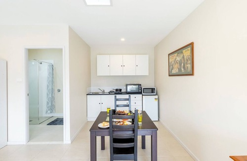 Nelson Bay Apartment | 14A Grafton St - Pet friendly studio with air con and wi-fi