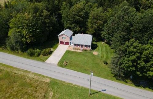 Whitingham House | 14mi to Mt. Snow! Arcade, Private Suite, King Bed!
