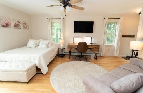 Whitingham House | 14mi to Mt. Snow! Arcade, Private Suite, King Bed!