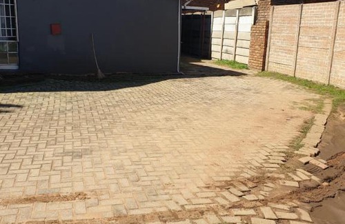 Ekurhuleni House | 14th avenue lodge