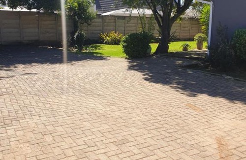 Ekurhuleni House | 14th avenue lodge