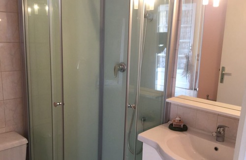 Sorgues Apartment | 15 km from Avignon nice studio fully equipped private parking private terrace very quiet