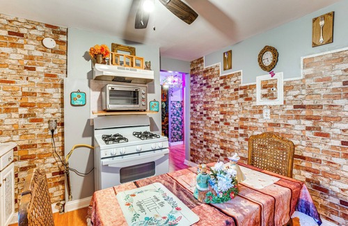 Newark Apartment | 15 Mi to NYC: Apartment in Newark