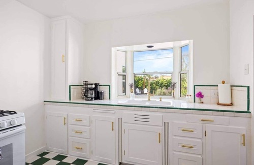 Ventura House | 15% Off November! Comfy Beds Great Reviews & View