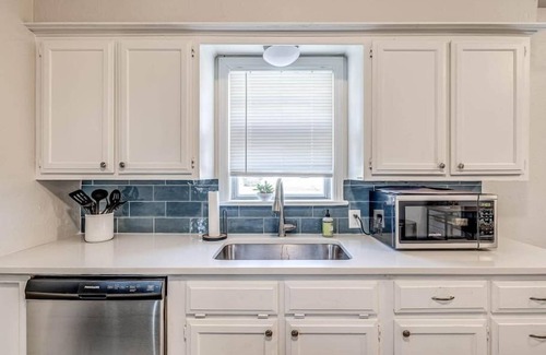 Central Oklahoma City House | 15% Summer Discount~ Entire Home ~ Full Kitchen ~ Large Fenced Backyard