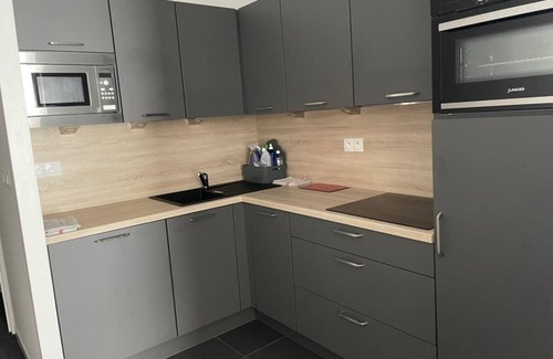 Eaux-Bonnes Apartment | 150m from ski slopes, 5th floor, view mountain, swimming pool, terrace, tv, ski locker, 74m²