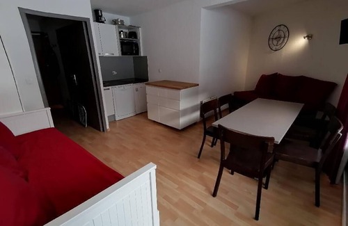 Montalbert Apartment | 150m from ski slopes, 2nd floor, balcony, tv, ski locker, 27m², Montalbert