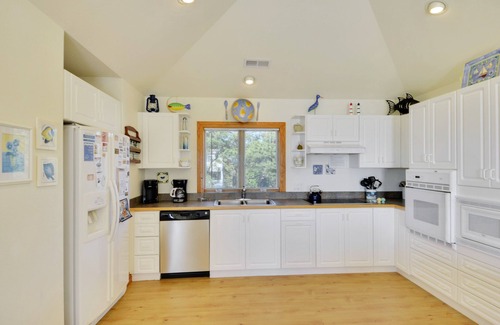 Monteray Shores House | 1562 - Coucher Du Soleil 5-bed 5.5-bath soundfront Corolla, NC, pet friendly, private pool, hot tub