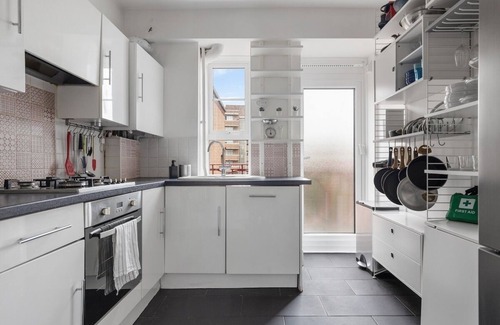 Stepney Green Apartment | 15min to Tower Bridge! | Amazing Transport Links!